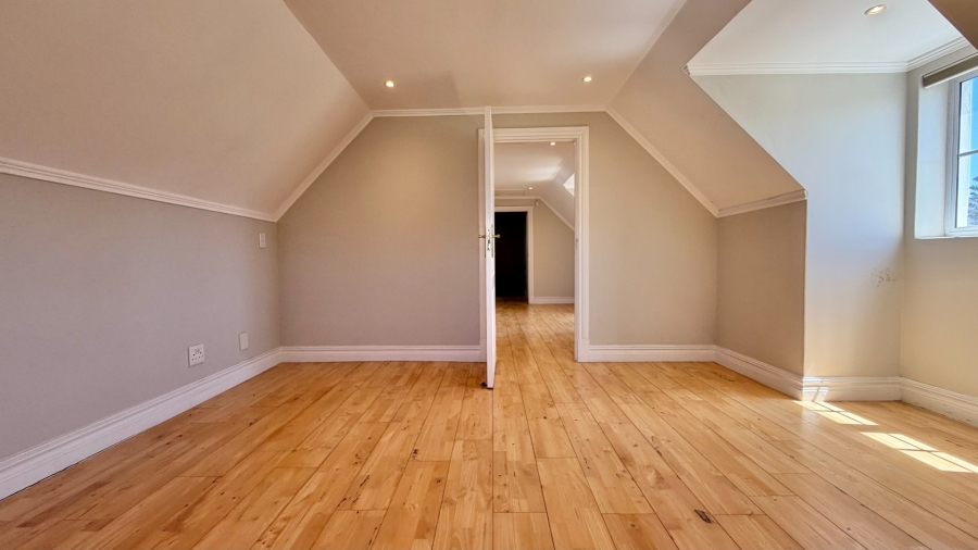 5 Bedroom Property for Sale in Greenways Golf Estate Western Cape